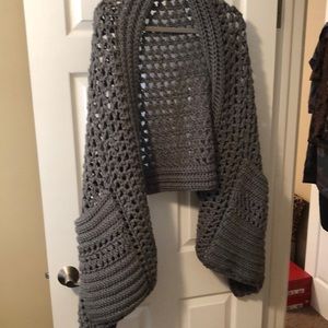 Grey shawl with pockets